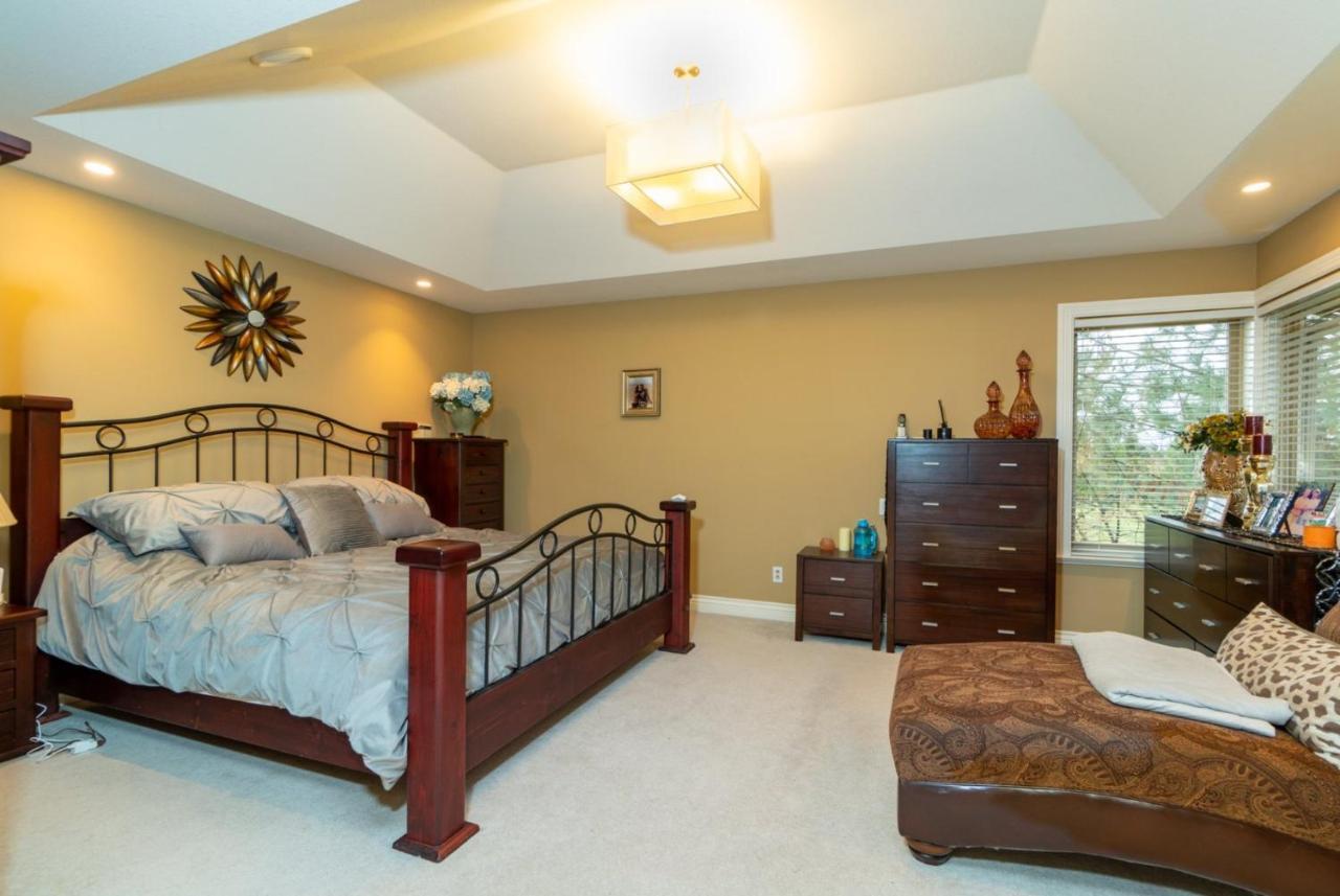 Cedar Manor Bed And Breakfast Pitt Meadows Extérieur photo