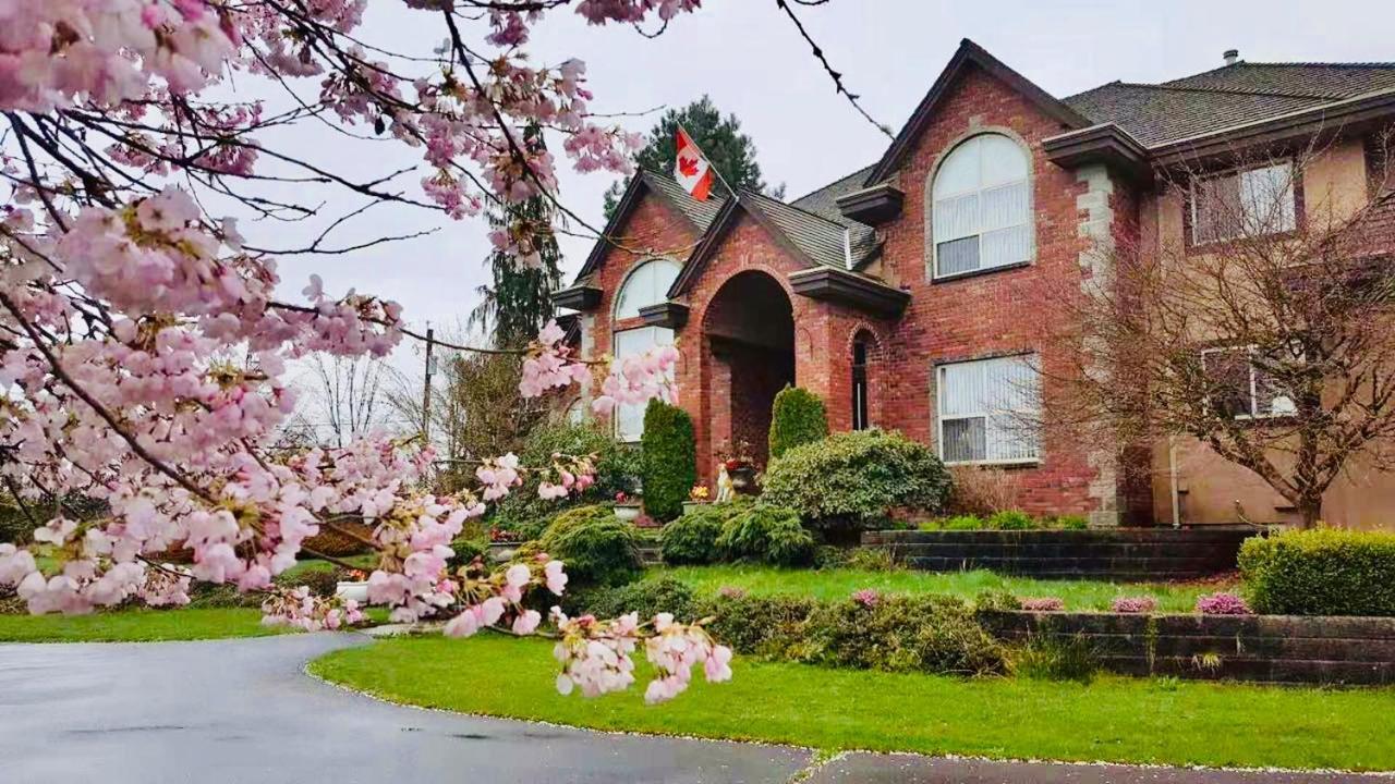 Cedar Manor Bed And Breakfast Pitt Meadows Extérieur photo