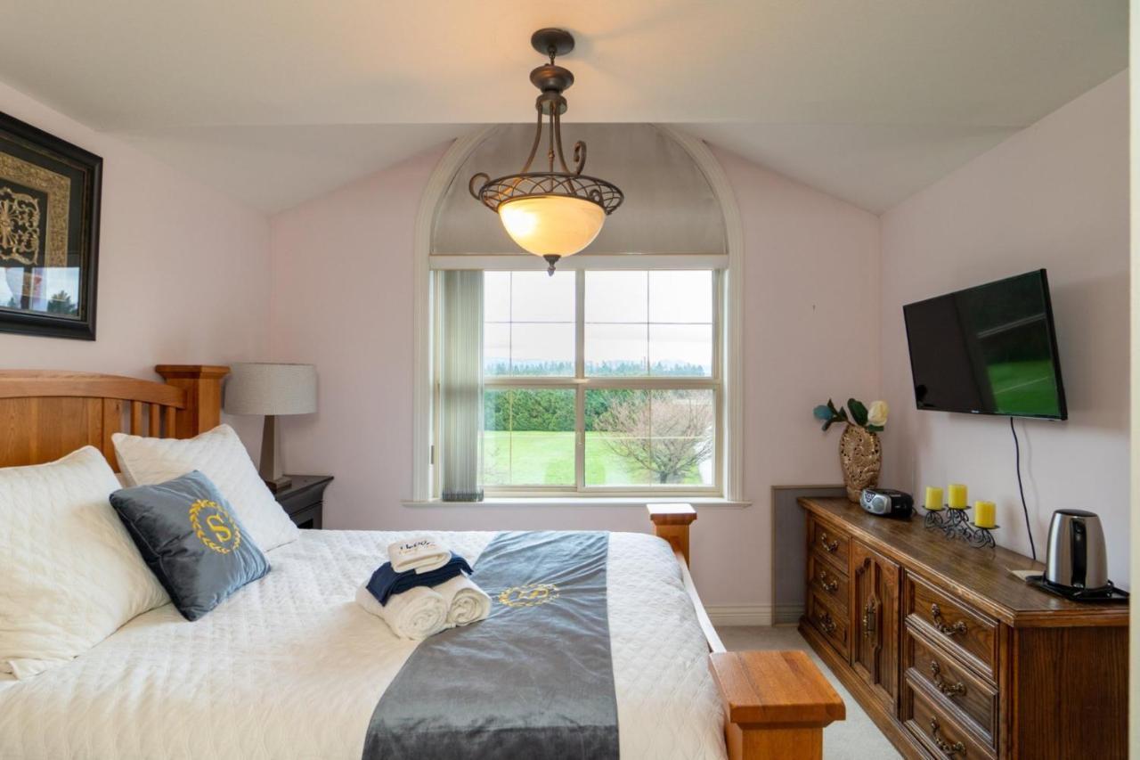 Cedar Manor Bed And Breakfast Pitt Meadows Extérieur photo